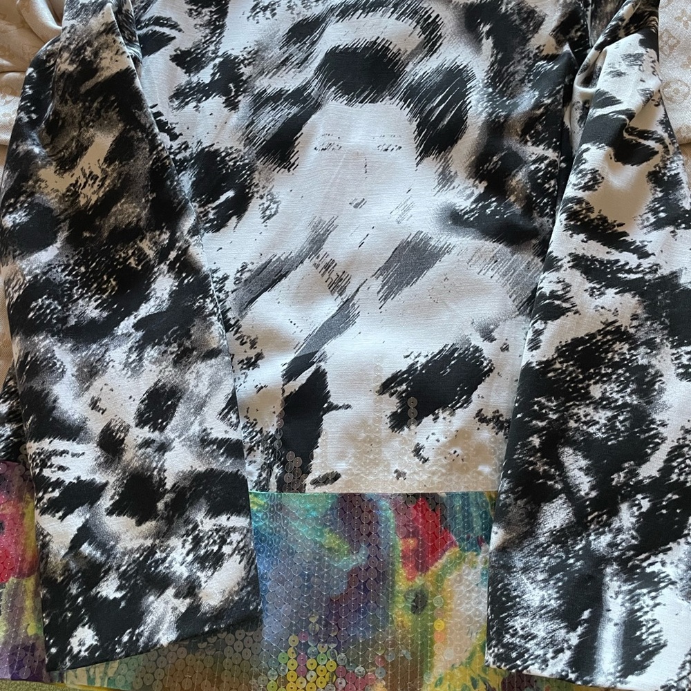 Abstract Black and White Long Sleeve Top